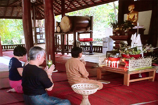 サーンカム・ジャーンヨート先生の門派を受け継ぐ儀式を、ランナー文化寺院にて行う。